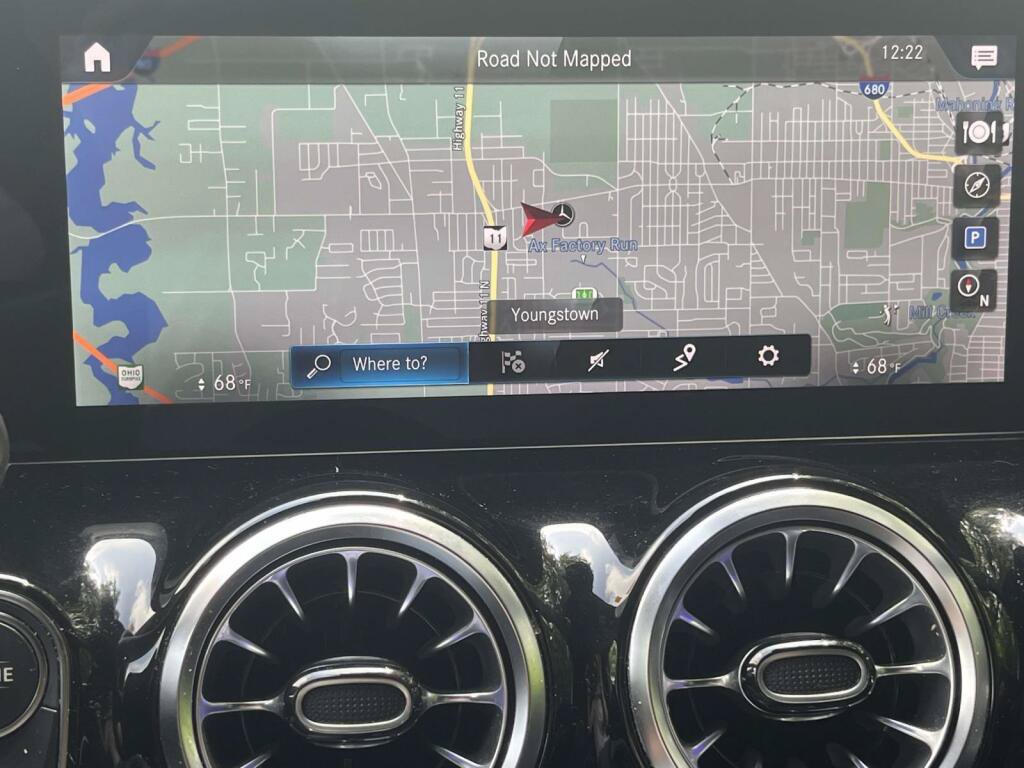 Used 2023 Mercedes-Benz GLA 250 4MATIC w/ Premium Package image 23