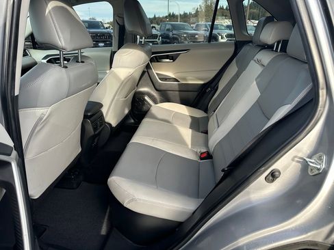 Used 2022 Toyota RAV4 XLE Premium image 14