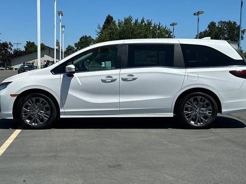 New 2026 Honda Odyssey Touring image 7