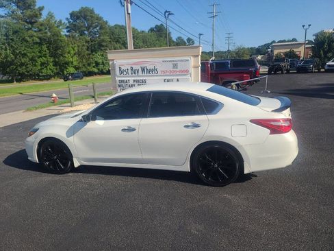 Used 2017 Nissan Altima 2.5 SR w/ Midnight Edition Package image 4