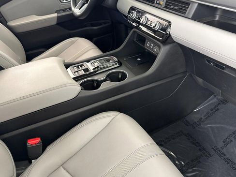 Certified 2025 Honda Pilot Touring image 32