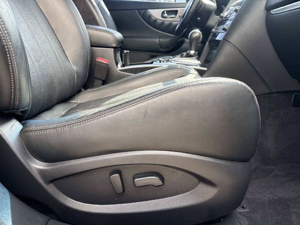 Used 2016 INFINITI QX70 2WD w/ Premium Package image 12