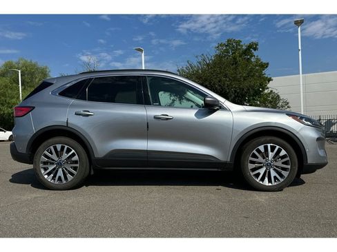 Used 2021 Ford Escape Titanium image 7