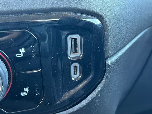 Used 2025 Chevrolet Silverado 1500 LT RWD image 27
