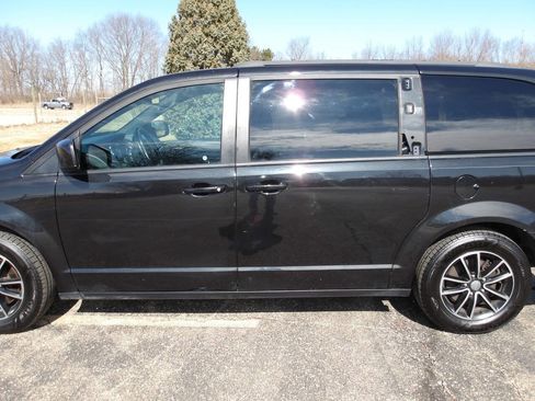 Used 2018 Dodge Grand Caravan GT image 32