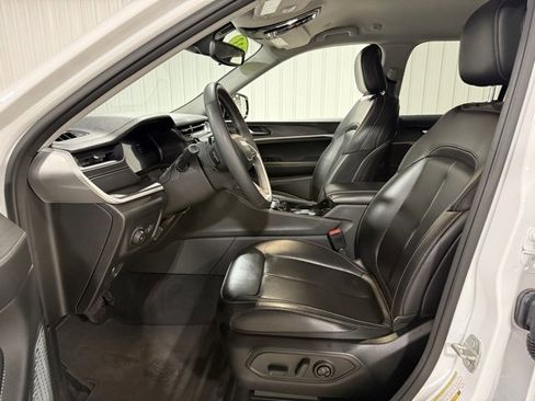 Used 2023 Jeep Grand Cherokee Limited image 9