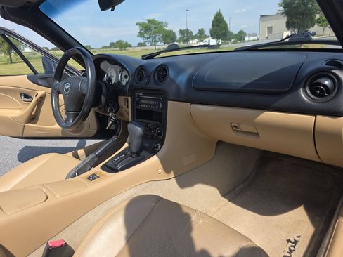 Used 2001 MAZDA MX-5 Miata RWD image 14