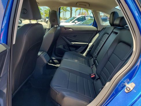 Used 2023 Volkswagen Jetta SE w/ Panoramic Sunroof Package FWD image 8