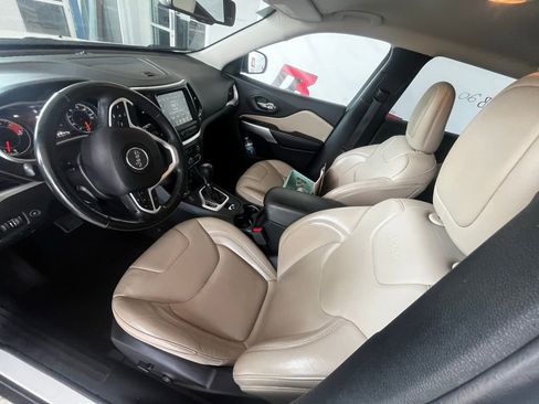 Used 2018 Jeep Cherokee Limited image 18