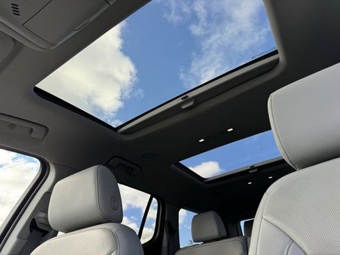 Used 2021 GMC Acadia SLT w/ Trailering Package image 14