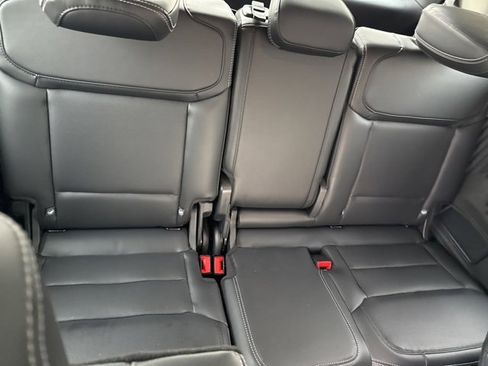 Used 2025 Ford Expedition Platinum image 12