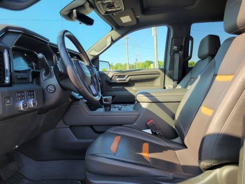 Used 2023 GMC Sierra 1500 AT4 w/ AT4 Premium Package AWD/4WD image 8