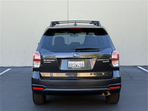 Used 2017 Subaru Forester 2.5i Premium w/ All-Weather Package AWD/4WD image 6