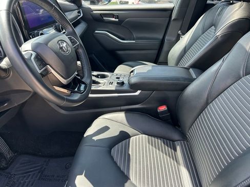 Used 2023 Toyota Highlander XSE AWD/4WD image 11