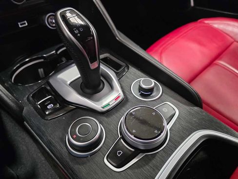 Used 2020 Alfa Romeo Giulia w/ Nero Edizione image 17