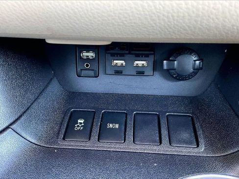 Used 2019 Toyota Highlander XLE image 18