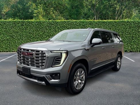 Used 2025 GMC Yukon XL Denali AWD/4WD image 8