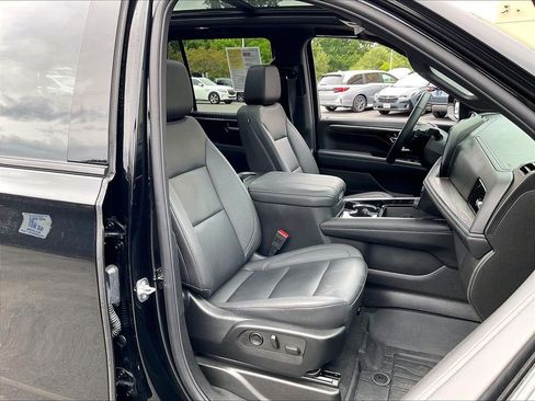 Used 2025 Chevrolet Tahoe Z71 w/ Comfort Package AWD/4WD image 11