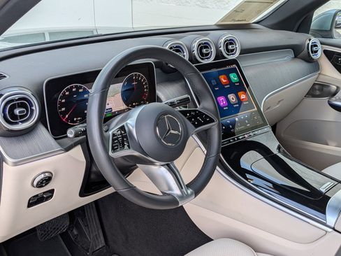 Used 2025 Mercedes-Benz GLC 350e 4MATIC image 11