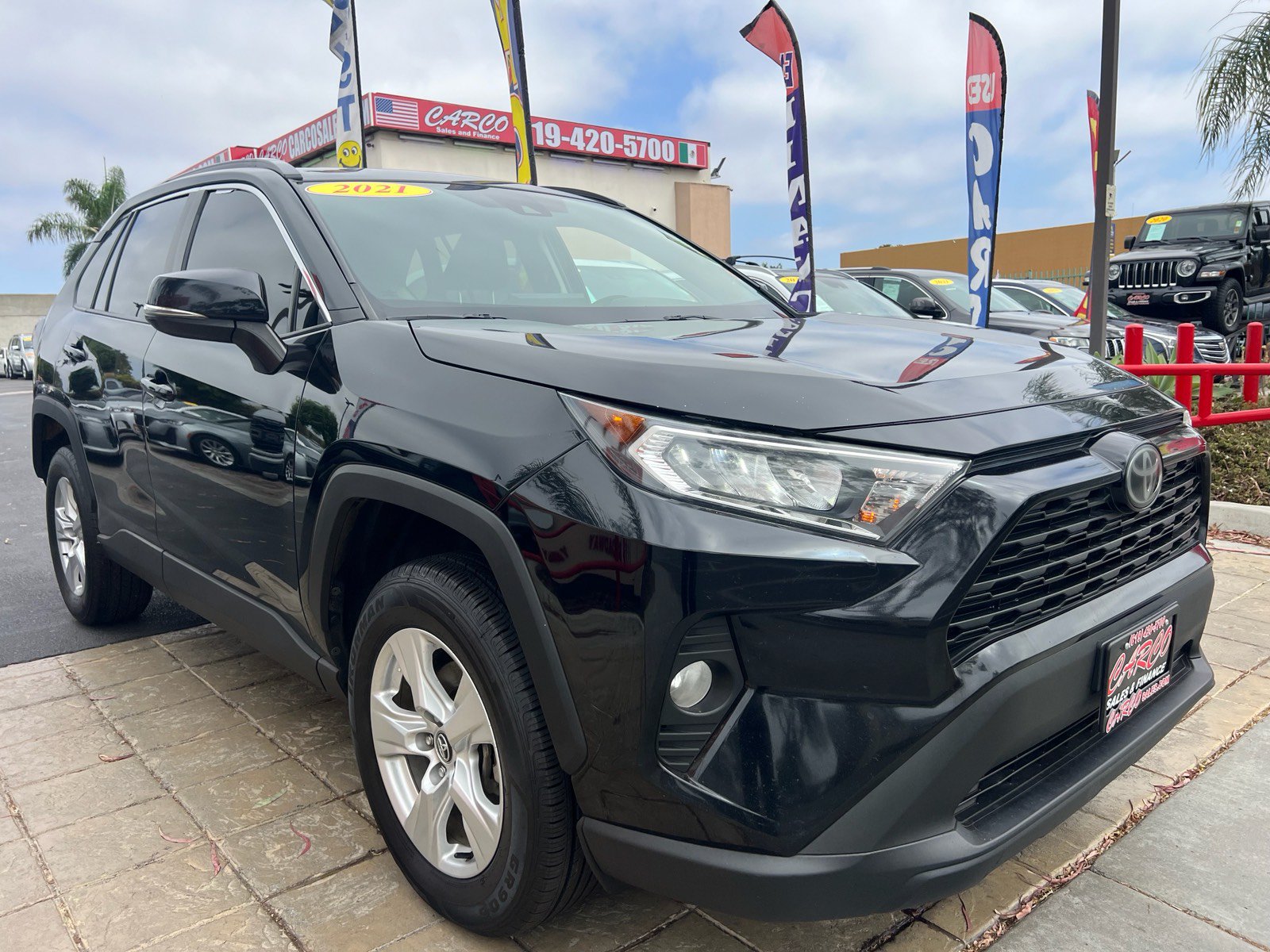 Used 2021 Toyota RAV4 XLE FWD image 1