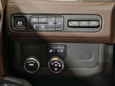Used 2022 GMC Yukon Denali RWD image 43