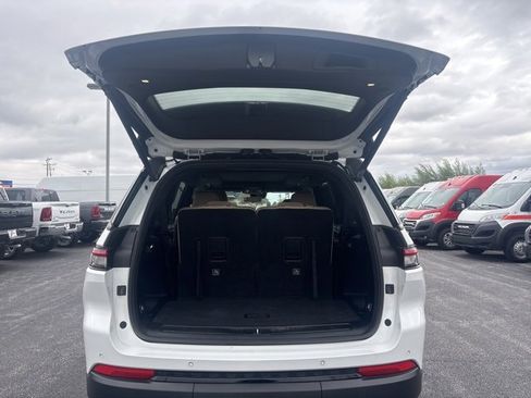 Used 2024 Jeep Grand Cherokee L Limited w/ Luxury Tech Group II image 9