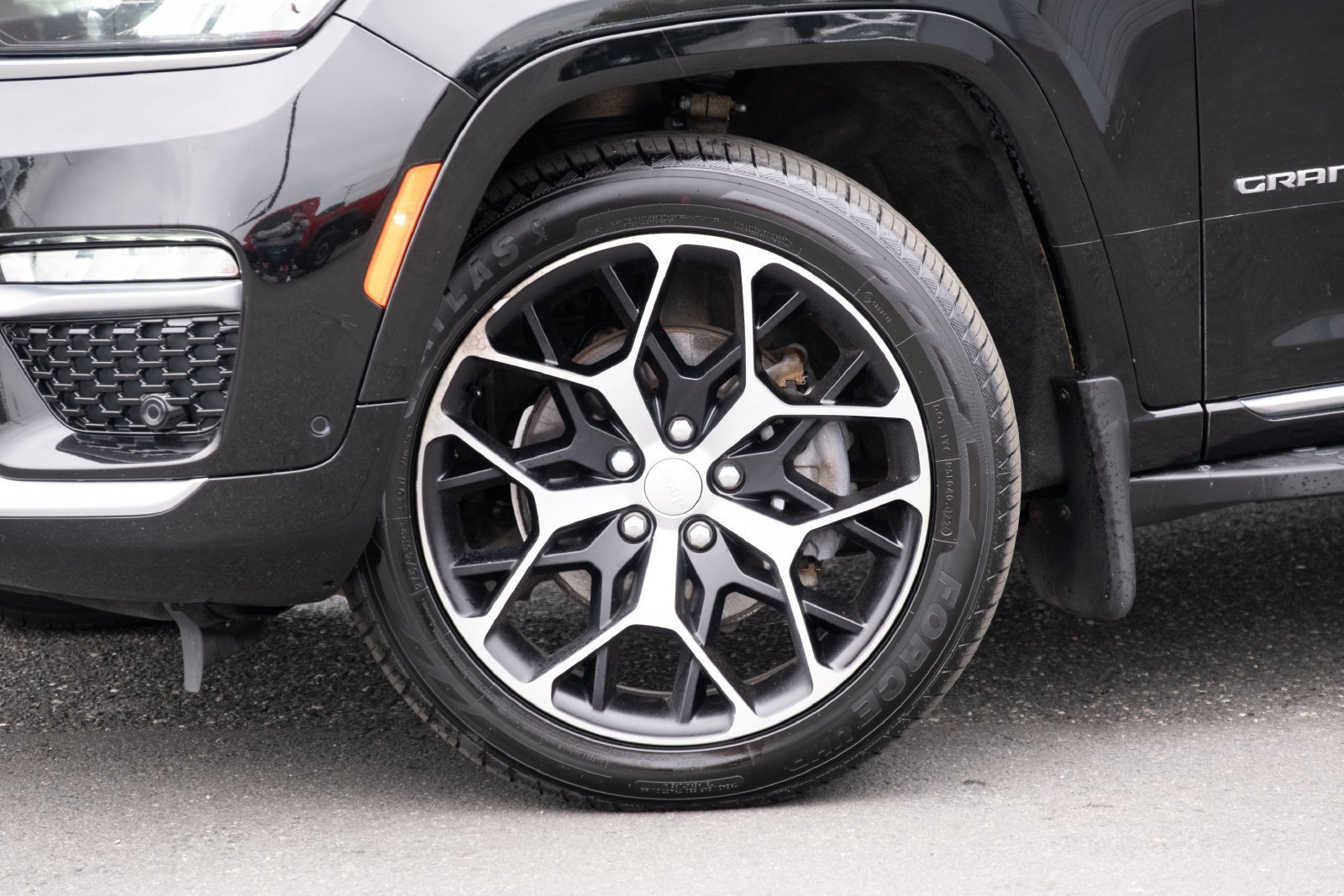 Used 2022 Jeep Grand Cherokee Summit AWD/4WD image 26