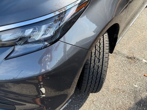 Used 2025 Toyota Sienna LE w/ LE Plus Package FWD image 3