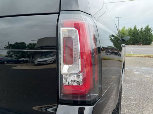 Used 2018 GMC Yukon XL SLT w/ Open Road Package AWD/4WD image 29