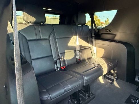 Used 2021 Chevrolet Suburban RST w/ Luxury Package image 16