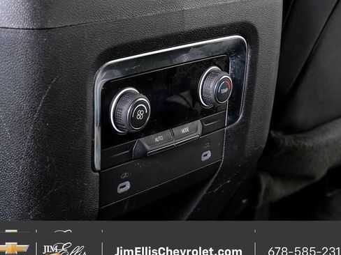 Certified 2024 Chevrolet Suburban LT RWD image 20