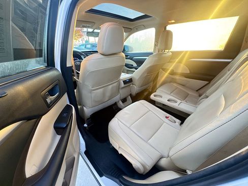 Used 2016 Toyota Highlander XLE image 32