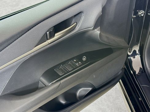 Used 2025 Toyota Camry SE image 18