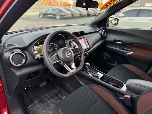 Used 2024 Nissan Kicks SR image 11
