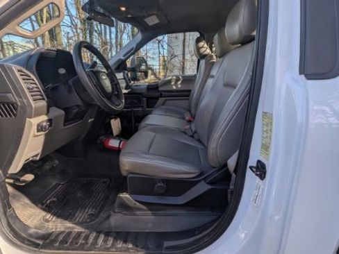Used 2017 Ford F550 2WD Regular Cab Super Duty image 16