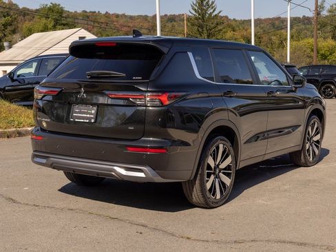 Used 2025 Mitsubishi Outlander SE image 5