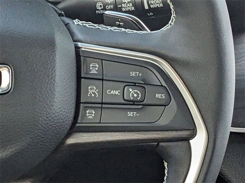 New 2025 Jeep Grand Cherokee Limited image 17