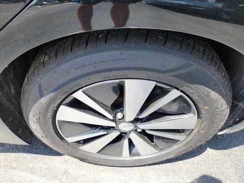 Used 2018 INFINITI Q50 Luxe w/ Essential Package (3.0T Luxe) image 16