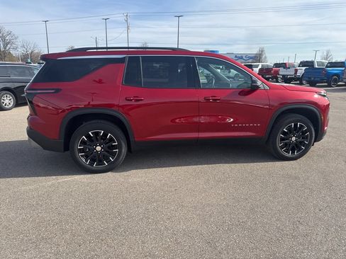 Certified 2025 Chevrolet Traverse LT w/ Sun and Wheel Package AWD/4WD image 8