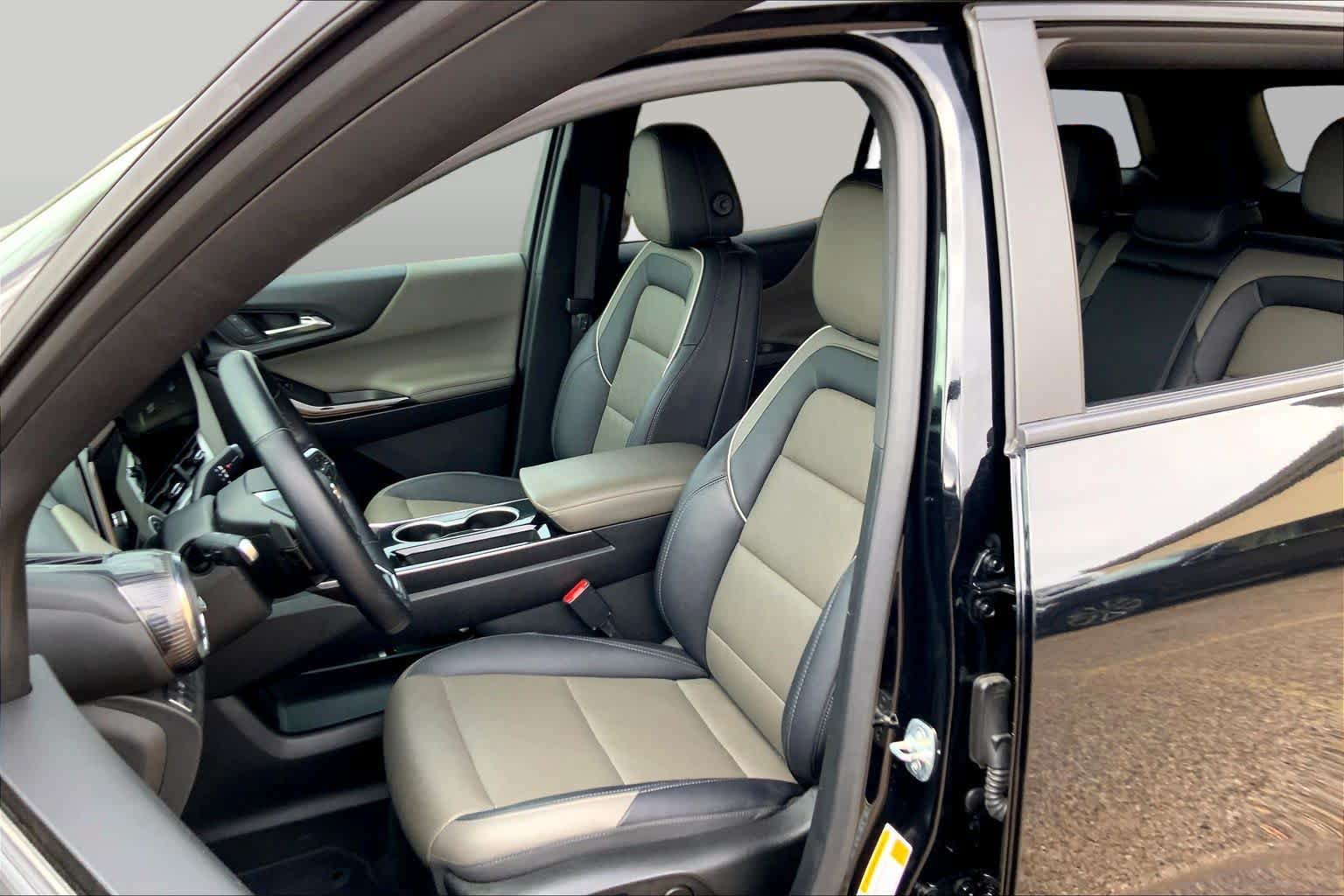 Used 2025 Chevrolet Equinox LT w/ Convenience Package II FWD image 7