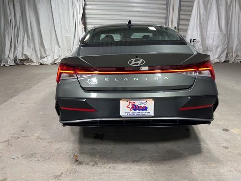 Used 2025 Hyundai Elantra SEL image 6