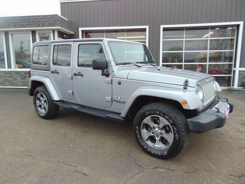 Used 2016 Jeep Wrangler Unlimited Sahara w/ Connectivity Group image 1