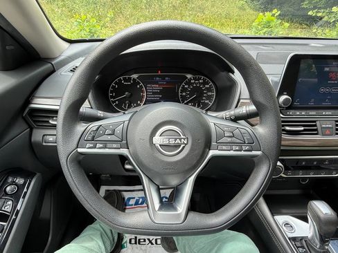 Used 2023 Nissan Altima 2.5 SV FWD image 17
