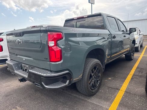 Used 2025 Chevrolet Silverado 1500 LT Trail Boss w/ Dark Appearance Package AWD/4WD image 4