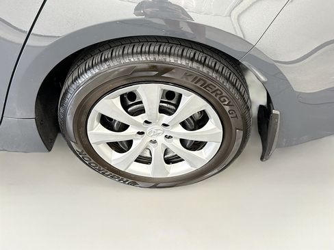 Used 2025 Toyota Corolla LE FWD image 11