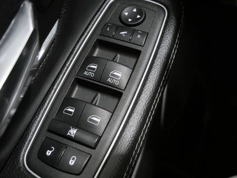 Used 2022 RAM 1500 Laramie AWD/4WD image 13