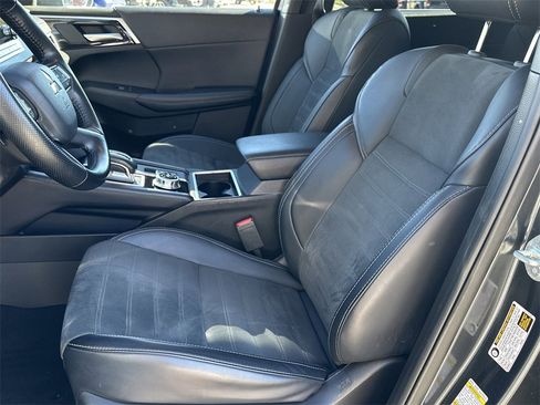 Used 2024 Mitsubishi Outlander SE image 13