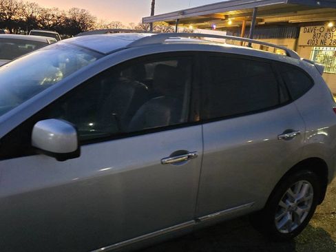 Used 2013 Nissan Rogue SL image 2