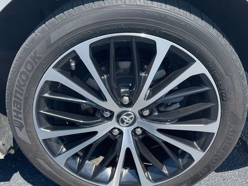 Used 2018 Toyota Camry SE w/ Convenience Package FWD image 15