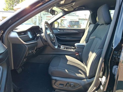 Used 2024 Jeep Grand Cherokee L Laredo AWD/4WD image 14
